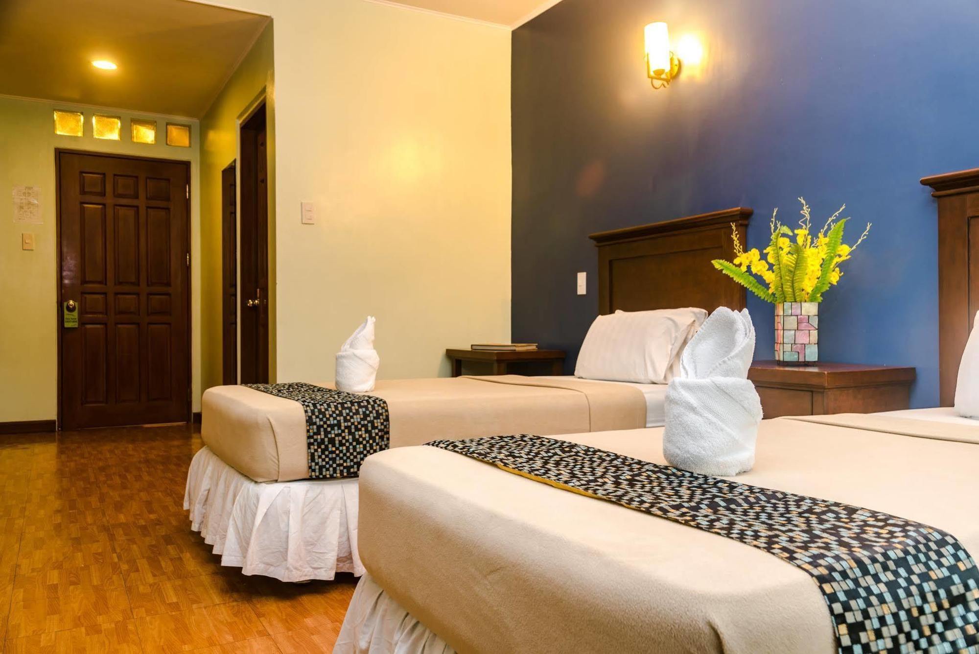 Oftana Suites Mandaue City Exterior photo